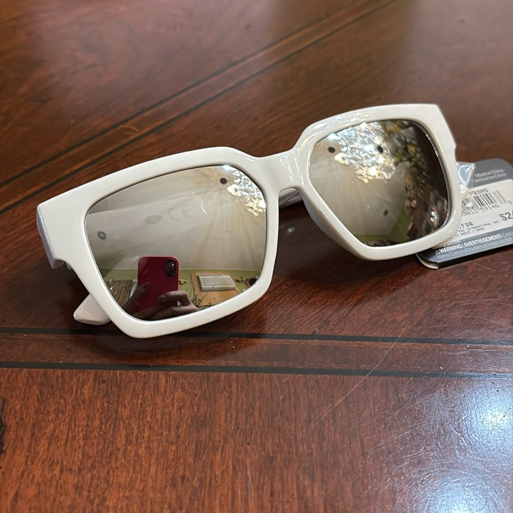 New with tags CaliBlue mirrored sunglasses.